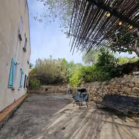 Grand F4 Rez De Jardin Ajaccio (Corsica)